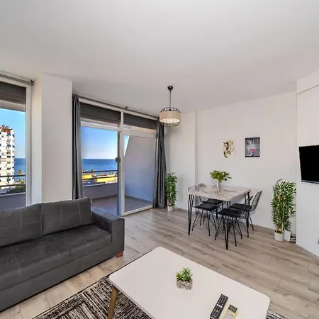 Refreshing Flat Within Walking Distance To Konyaalti Beach With Sea View In Antalya